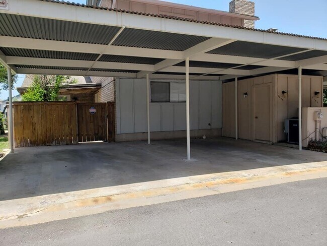 Building Photo - 2002 Voltaire Dr