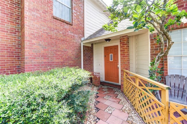 Building Photo - 902 Mesa Terrace Dr