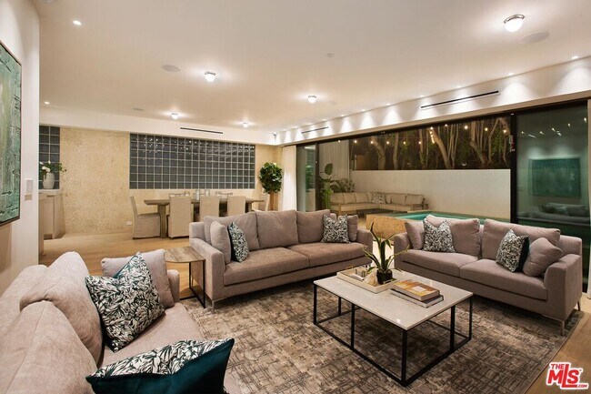 Building Photo - 508 N Sweetzer Ave