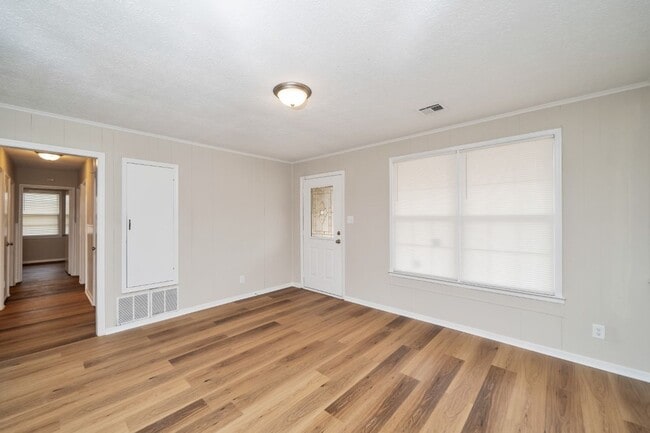 Building Photo - 1216 Beechdale Rd