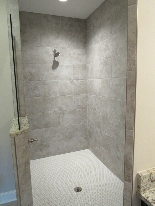 Building Photo - Beautiful 4-Bed, 3-Bath Bungalow in Highly Desirable Farragut!