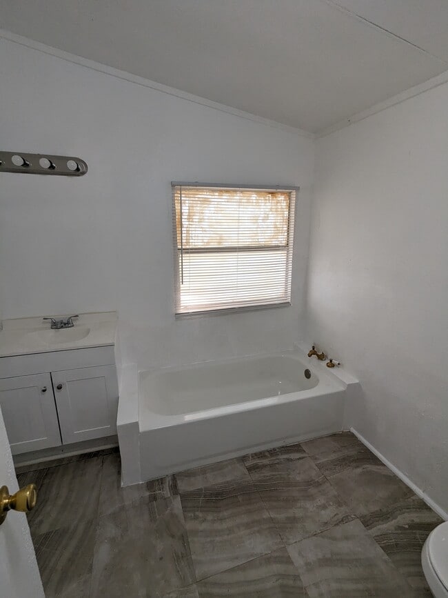Building Photo - 103 Cardinal Ln