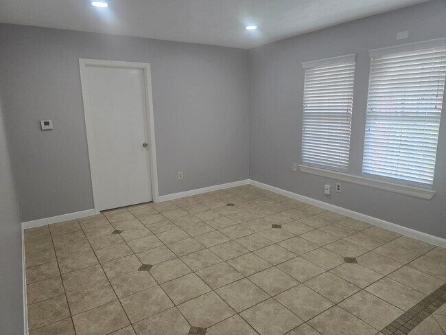 Building Photo - 4122 Beran Dr