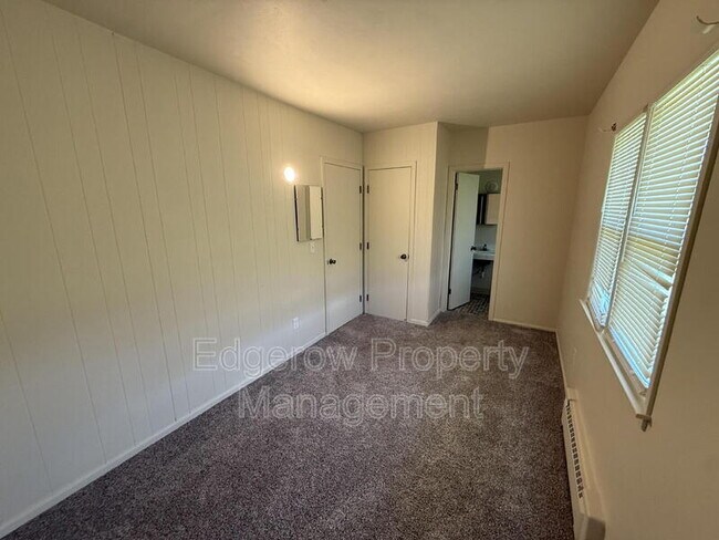 Building Photo - 13827 Ironwood Dr NW