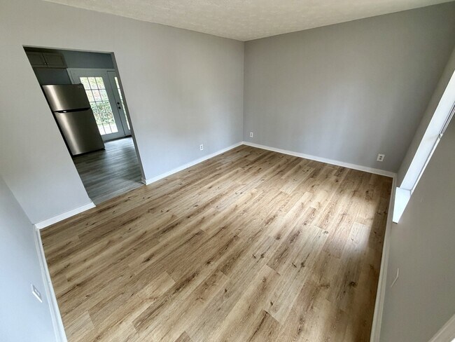 Building Photo - 6108 Deerfield Ct