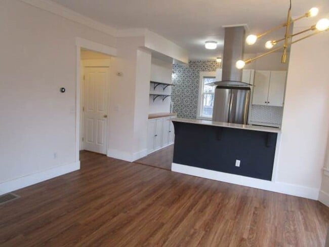 Building Photo - Charming 3 Bedroom Craftsman in North Tacoma