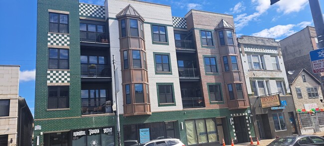 Primary Photo - 1730 W 18th St