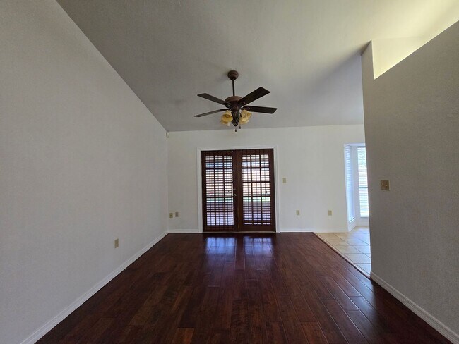 Building Photo - Springtree - Beautiful, spacious home