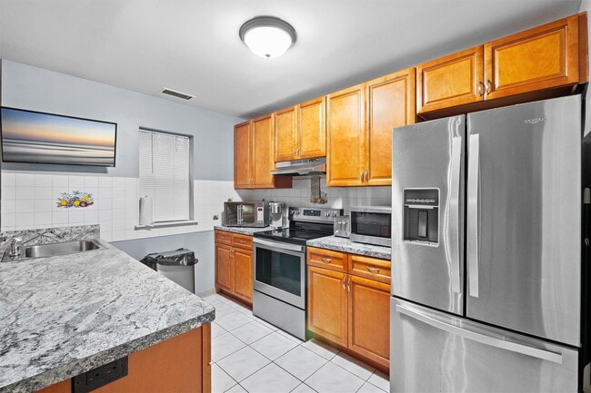 Building Photo - 124 Creekside Cir