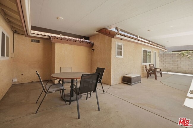 Building Photo - 52275 Avenida Vallejo