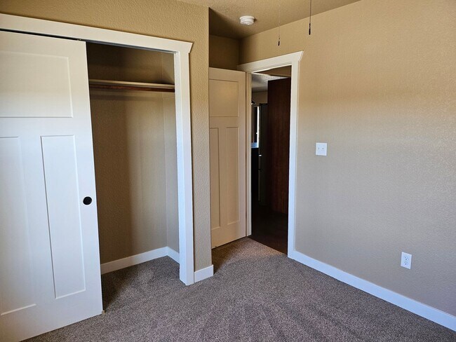 Building Photo - ALL PROSPECTIVE TENANTS MUST SUBMIT A $58 ...