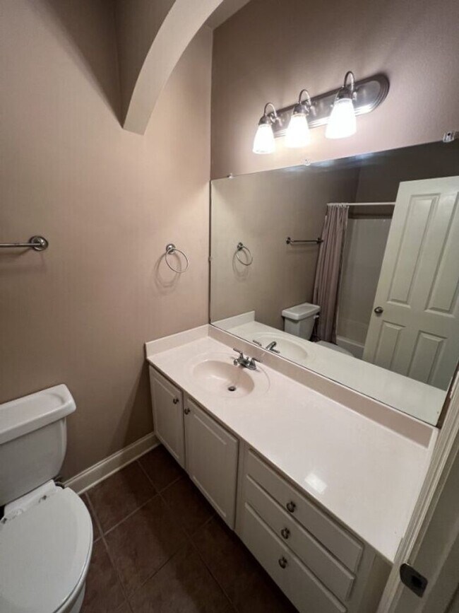 Building Photo - Newly updated! 3 bd, 2 bath condo in Zachary's Cottages at Blue Herron