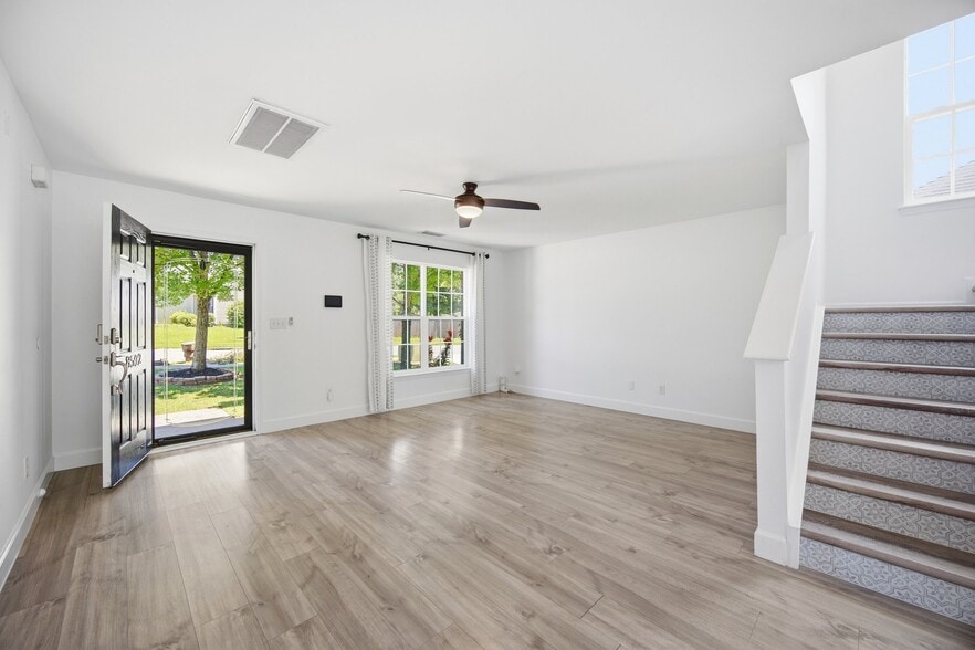 Building Photo - 8502 Appledale Dr