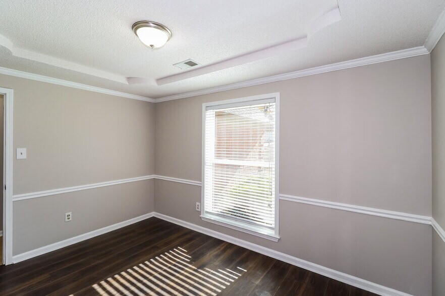 Building Photo - 7658 Shadow Hills Dr