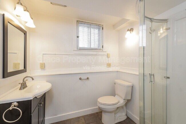 Building Photo - 1442 Perry St