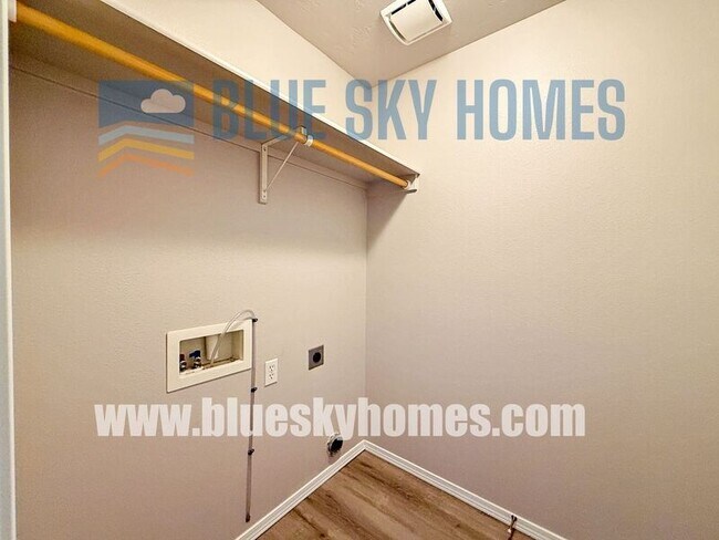 Building Photo - 2503 N Blue Blossom Way