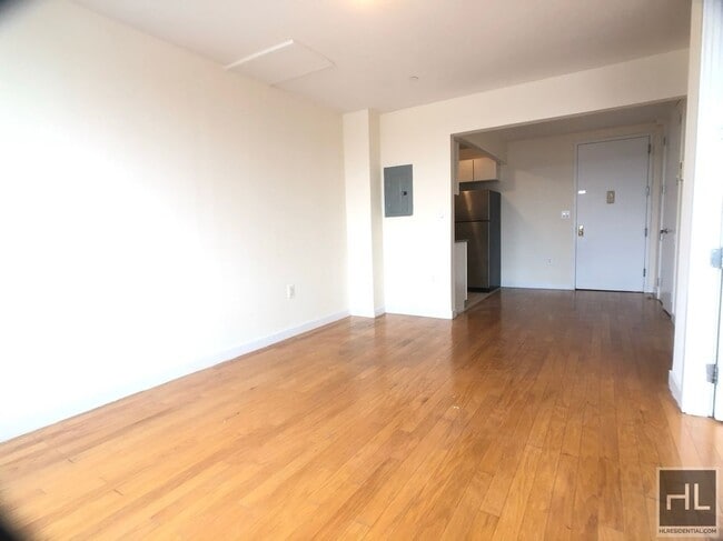 Building Photo - 924 Metropolitan Ave