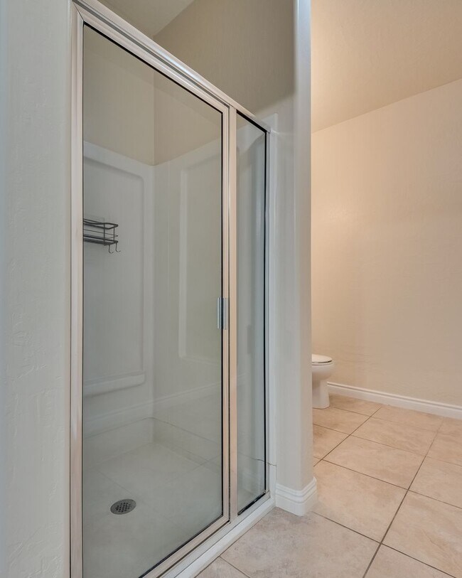 Building Photo - 6868 Sky Pointe Dr