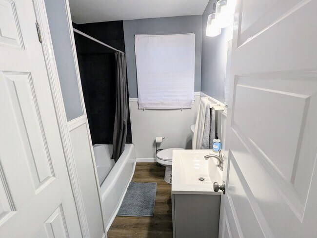 Building Photo - 614 E 37th St