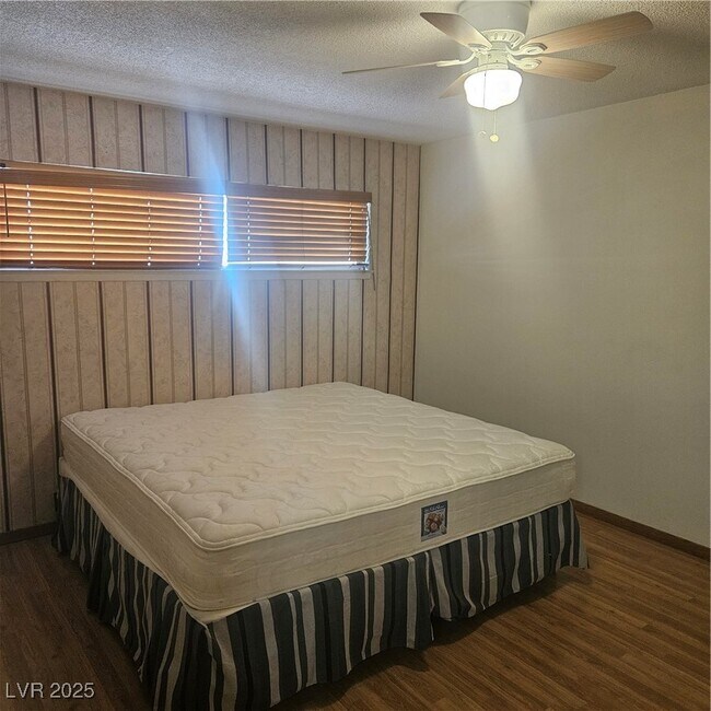 Building Photo - 350 E Desert Inn Rd