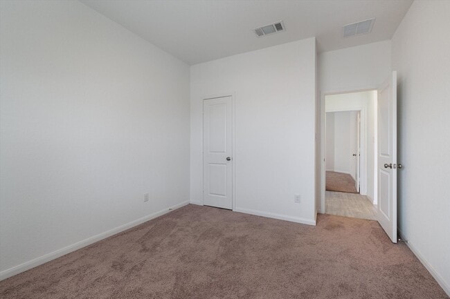 Building Photo - Move-In Ready Gem with Open Layout & Prime Location