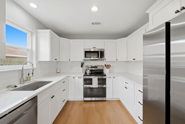 Building Photo - 1222 Bartram Ln