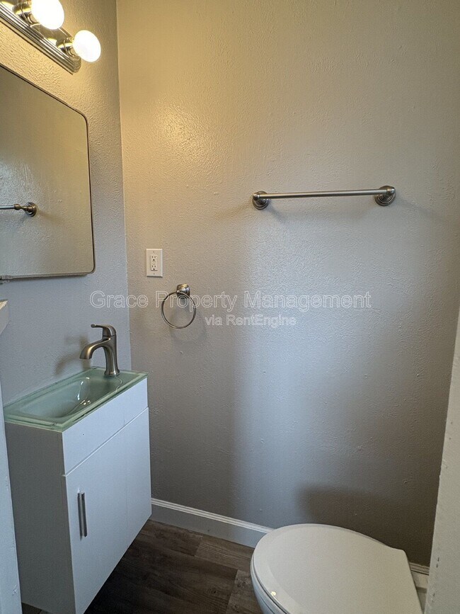 Building Photo - 1281 Victor St