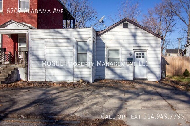 Primary Photo - 3 Bed 1.5 Bath HOUSE!!! Huge fenced backya...