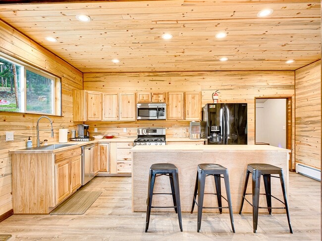 Building Photo - 785 Warren Gulch Rd