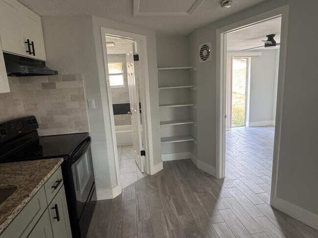 Building Photo - 13806 N 21st St