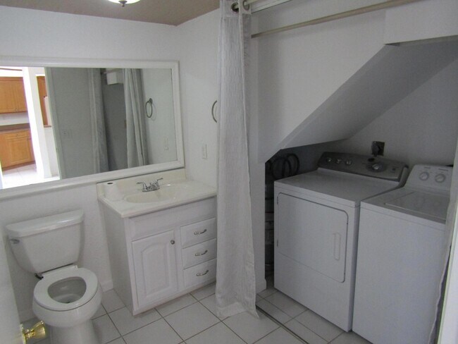Building Photo - 8345 Trent Ct