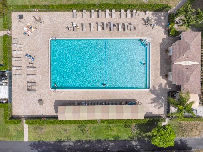 Building Photo - 7192 Huntington Ln