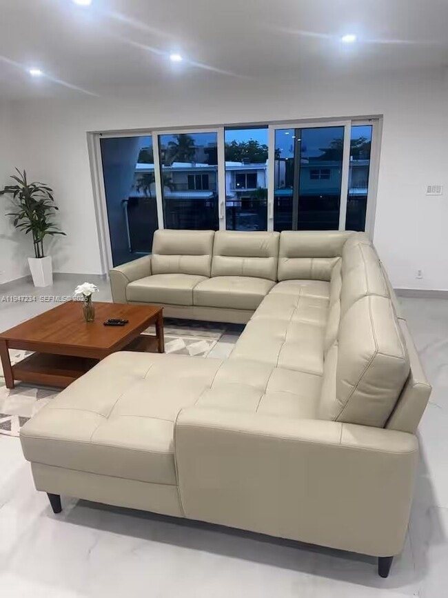 Building Photo - 3822 NE 171 St