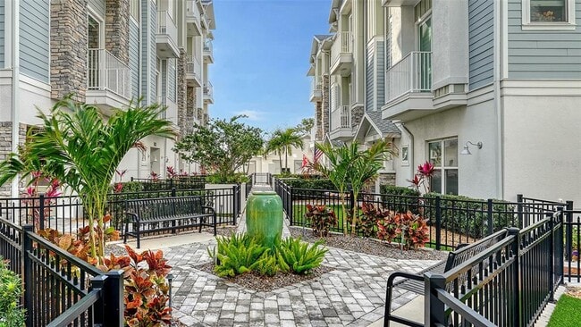 Building Photo - 512 Laurel Pk Dr