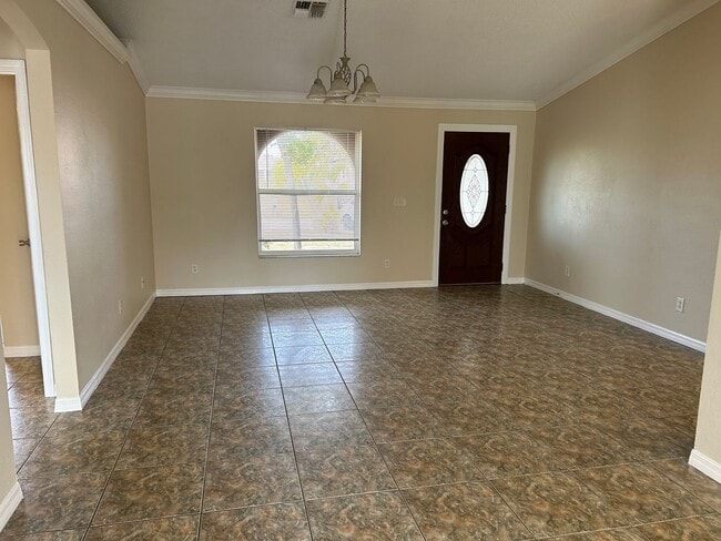 Building Photo - 1716 NE 12th St