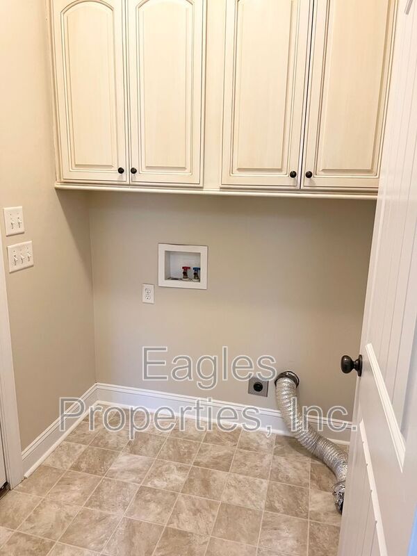 Building Photo - 103 Strike Eagle Run