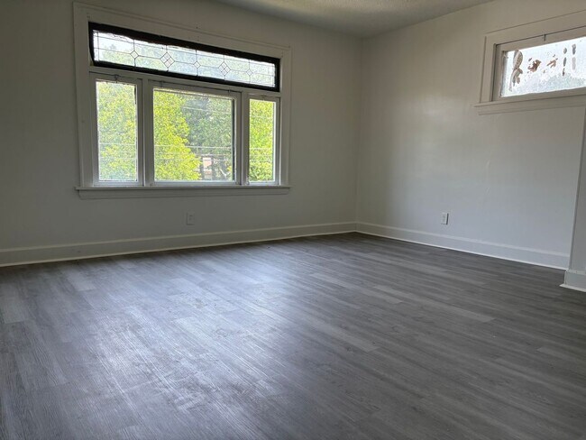 Building Photo - 3164 W 48th St