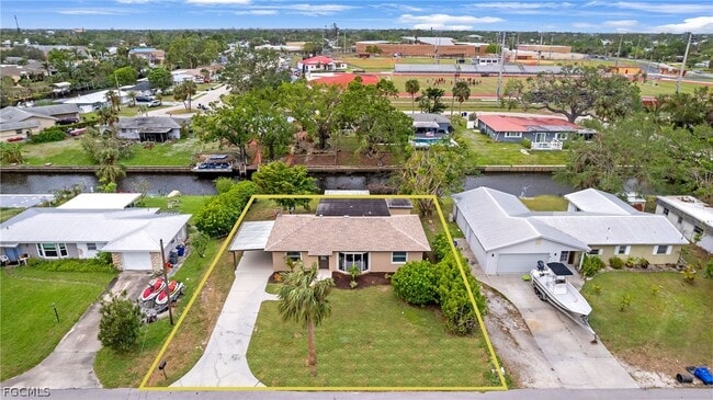 Building Photo - 1003 April Ln