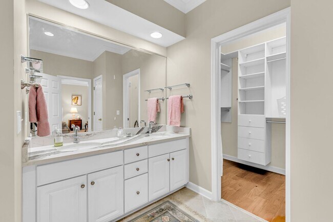 Building Photo - Welcome to the Desirable Landings on Skidaway Island - MIN 6 Month Lease - Fully Furnished