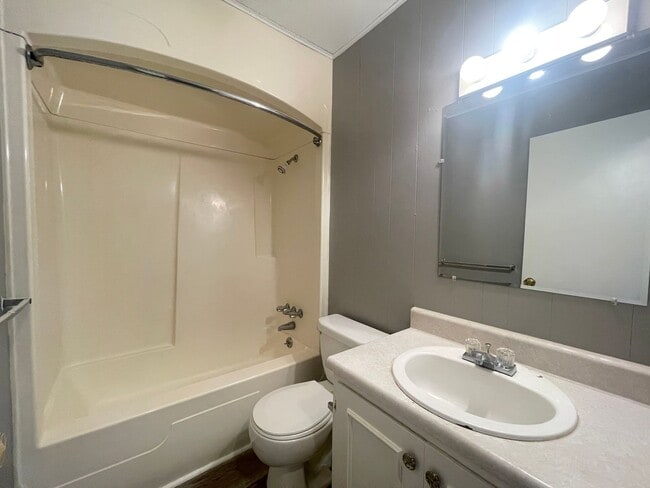 Building Photo - 5423 S Hutchinson Ct