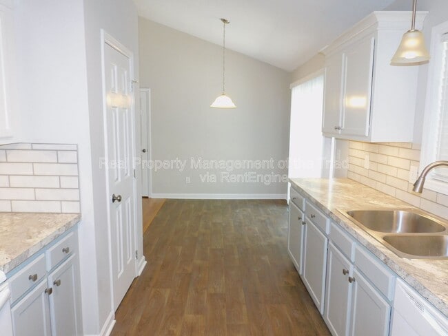 Building Photo - 2988 Butterwood Dr