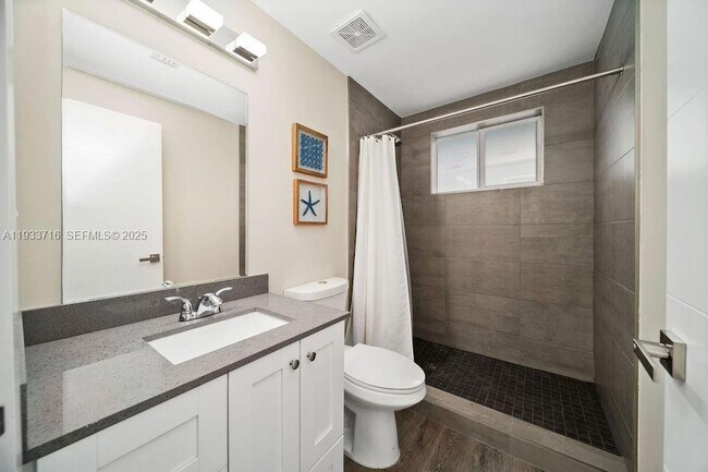 Building Photo - 2311 Scott St