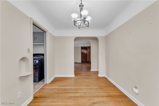 Building Photo - 25731 Farringdon Ave