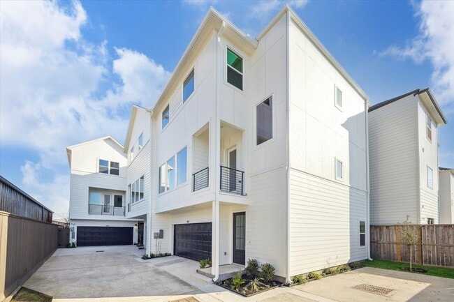 Building Photo - 408 N Stiles St