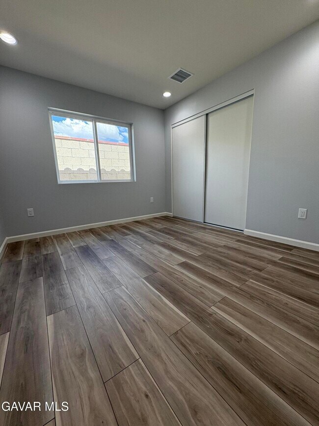 Building Photo - 3767 Noll Dr