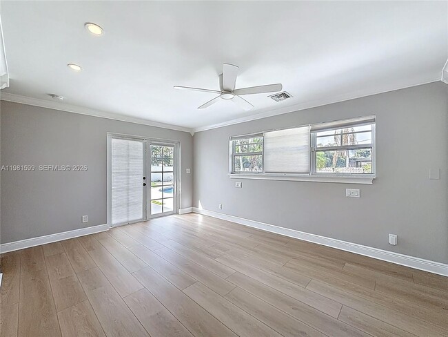 Building Photo - 2533 NE 21st Terrace