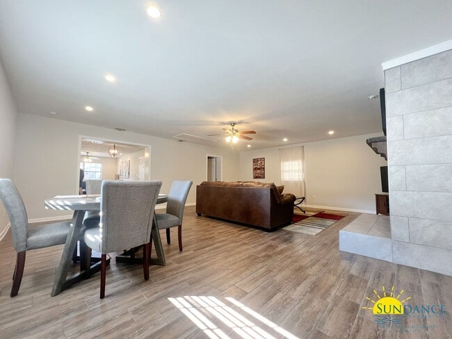 Building Photo - Gorgeous 3 Bedroom Home in Shalimar!