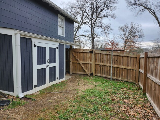 Building Photo - 2 Bedroom 1 Bath Home in Rossville GA