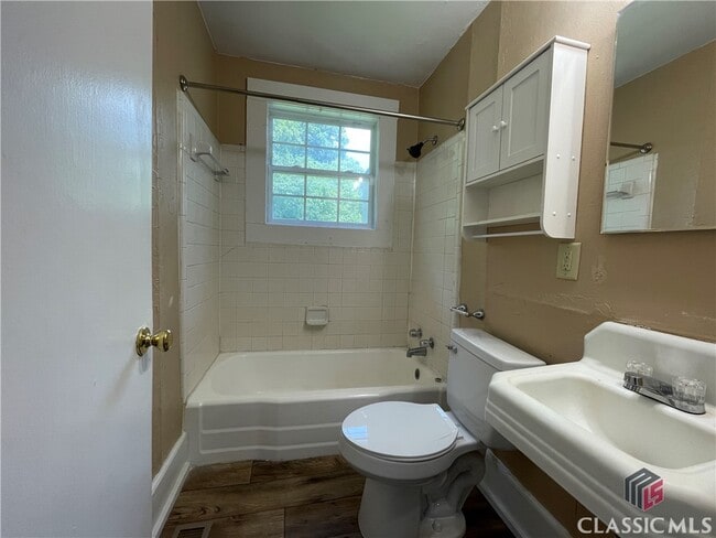 Building Photo - 571 Whitehead Rd