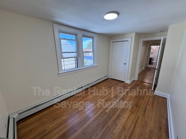 Building Photo - 630 Valley Ave